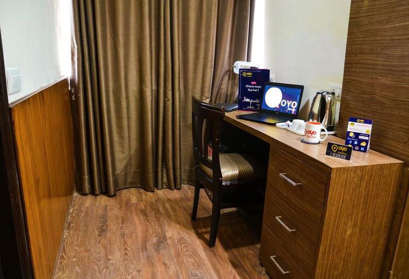 Hotel Oyo Premium Near Pgi 12