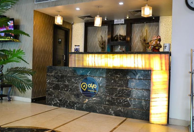 Hotel Oyo Premium Near Pgi 16