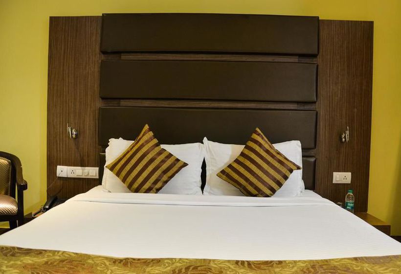 Hotel Oyo Premium Near Pgi 6