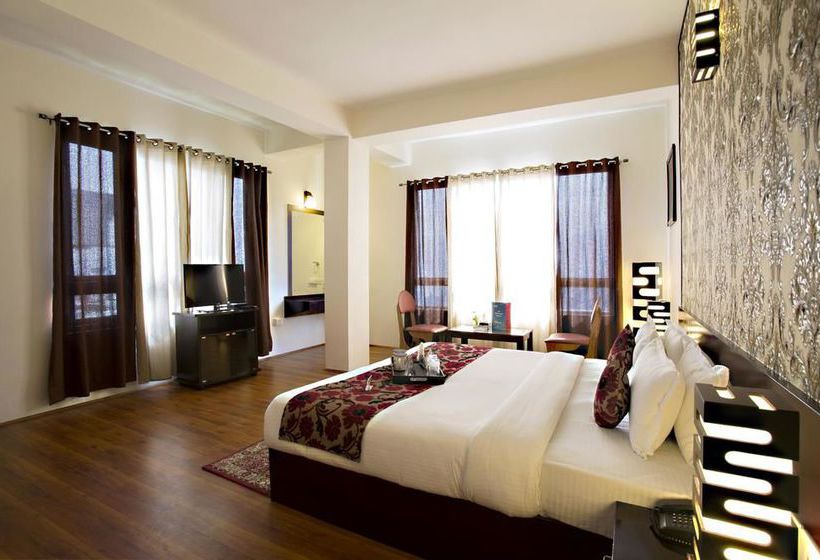 Hotel Oyo Premium Paljor Stadium 9