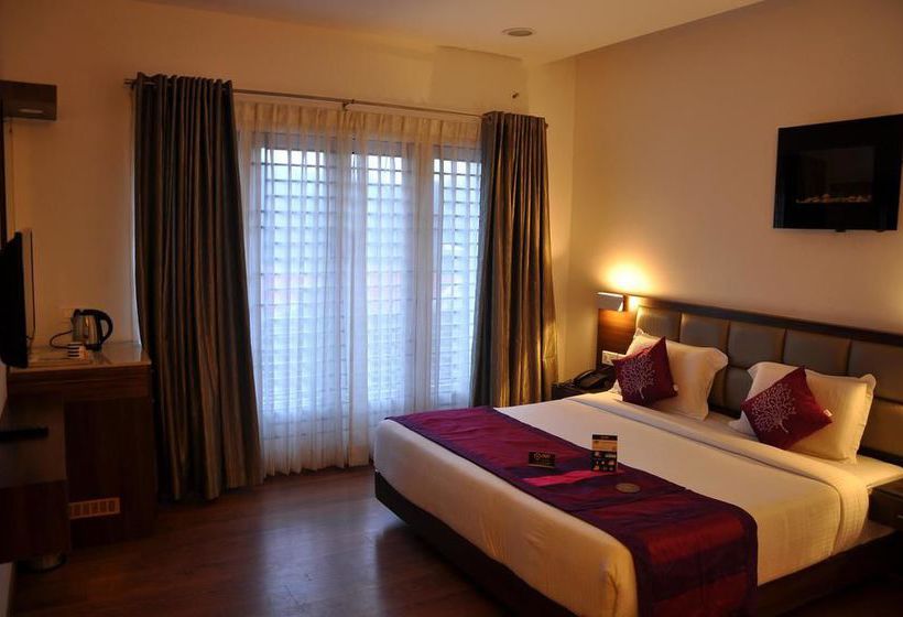 Hotel Oyo Premium Observatory Road 11