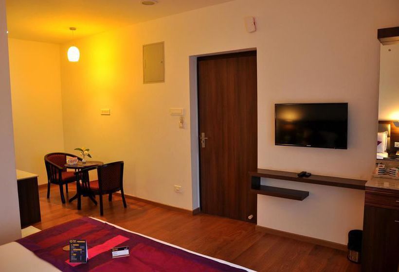 Hotel Oyo Premium Observatory Road 16