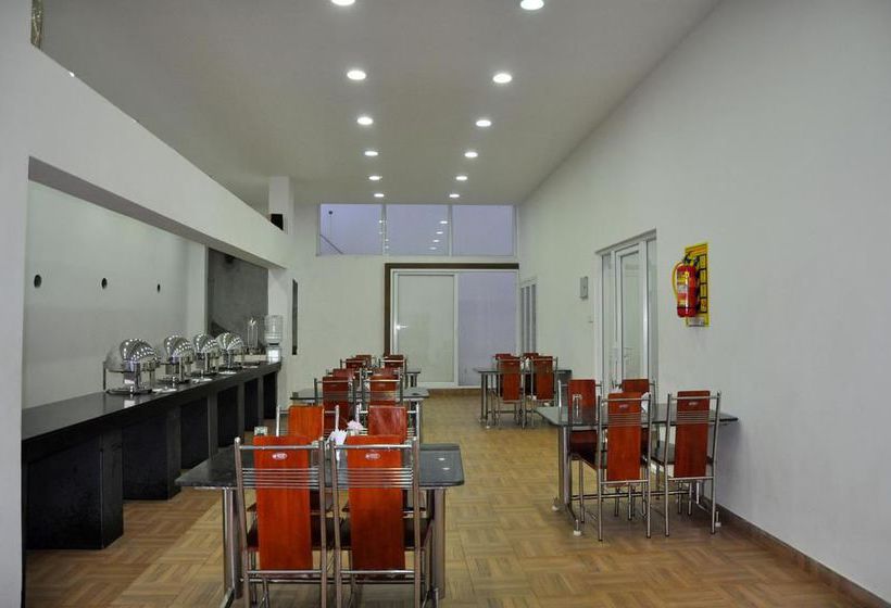 Hotel Oyo Premium Observatory Road 4