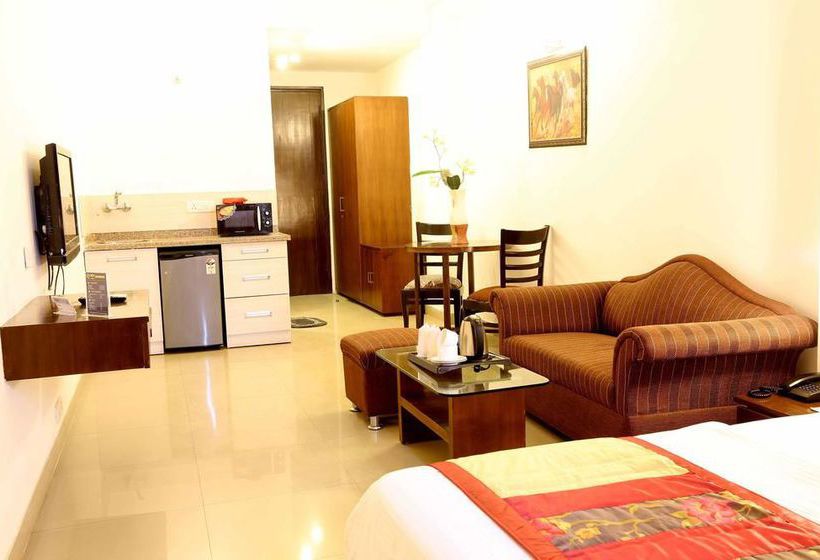 Hotel Oyo Premium Golf Course Ii 10