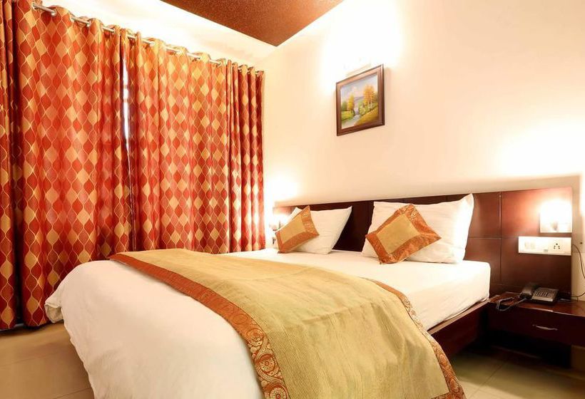 Hotel Oyo Premium Golf Course Ii 2