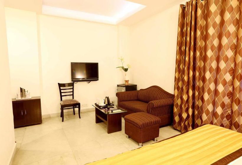 Hotel Oyo Premium Golf Course Ii 6