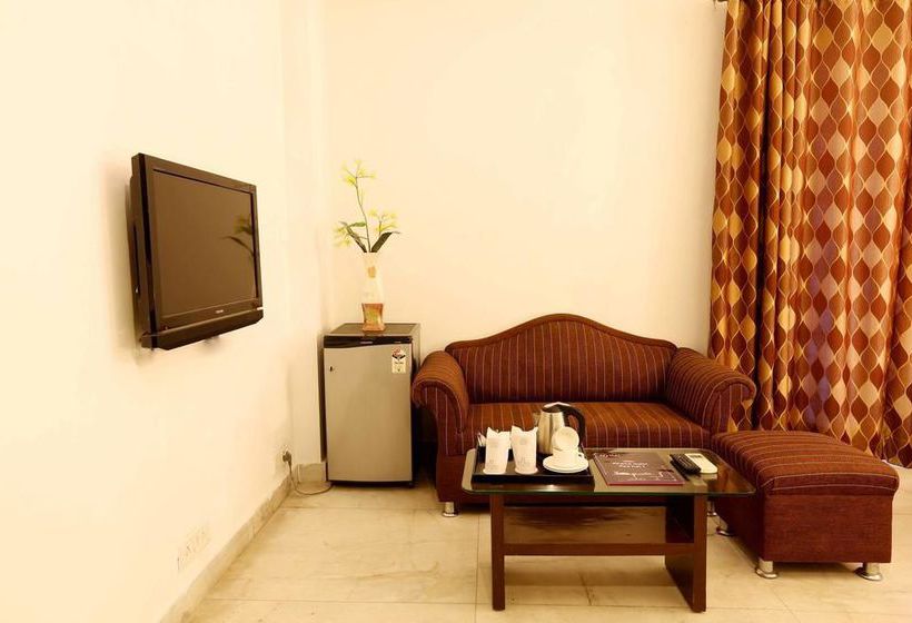 Hotel Oyo Premium Golf Course Ii 8