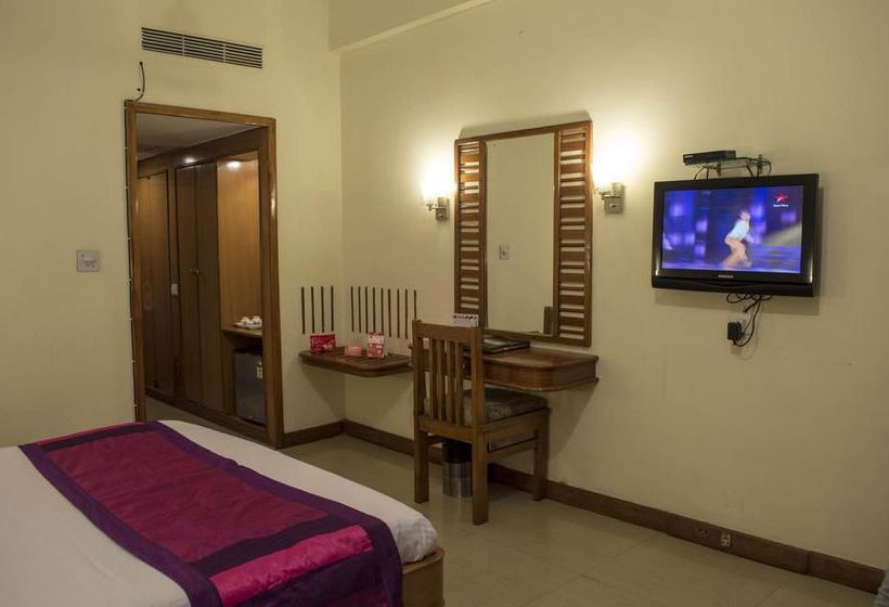 Hotel Oyo Premium Zone I Mp Nagar 13