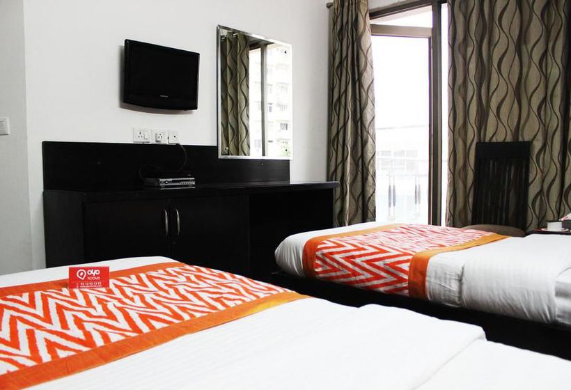 Hotel Oyo Premium Galleria Market Dlf 4 11