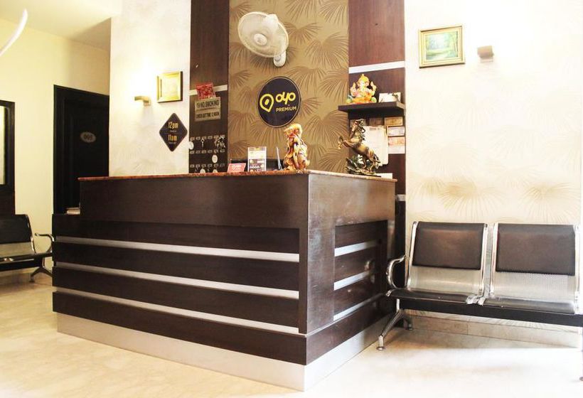Hotel Oyo Premium Galleria Market Dlf 4 15