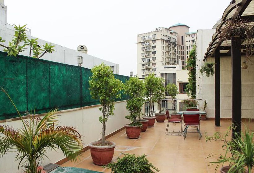 Hotel Oyo Premium Galleria Market Dlf 4 17