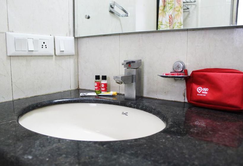 Hotel Oyo Premium Galleria Market Dlf 4 4
