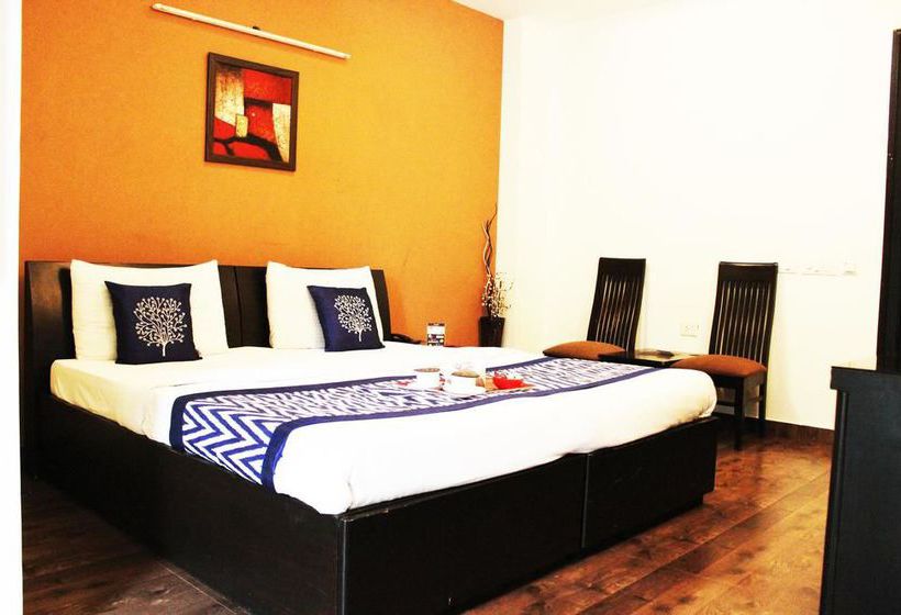 Hotel Oyo Premium Galleria Market Dlf 4 5