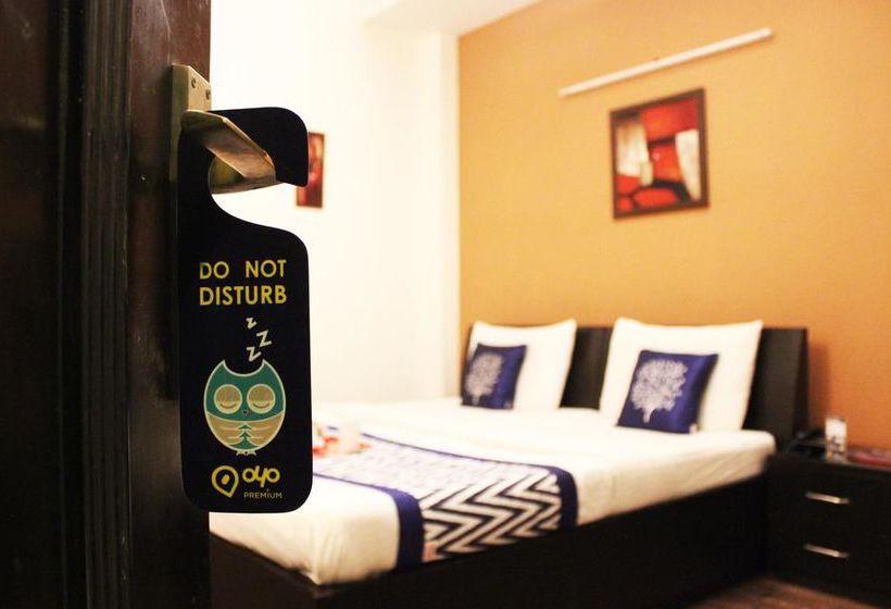 Hotel Oyo Premium Galleria Market Dlf 4 6