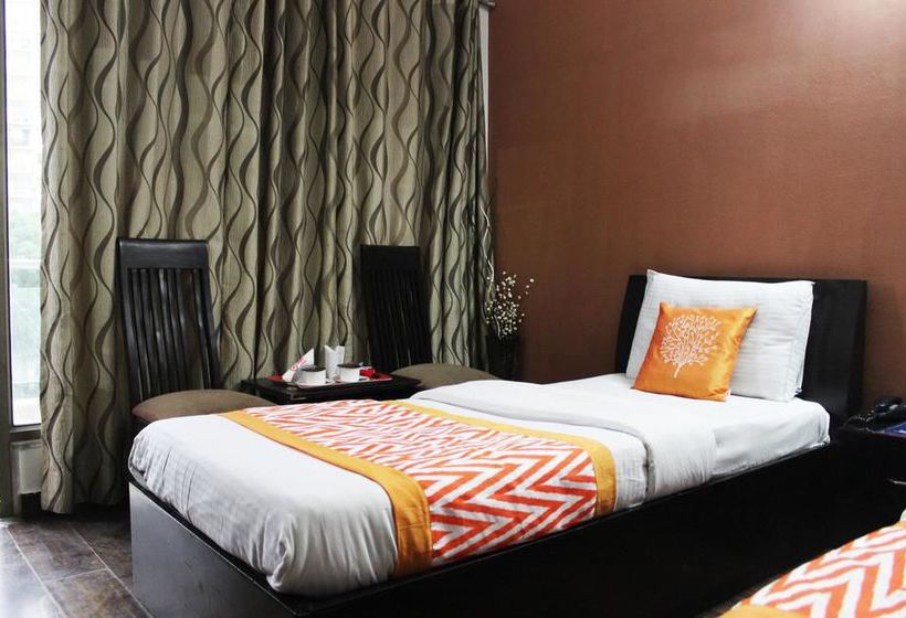 Hotel Oyo Premium Galleria Market Dlf 4 7