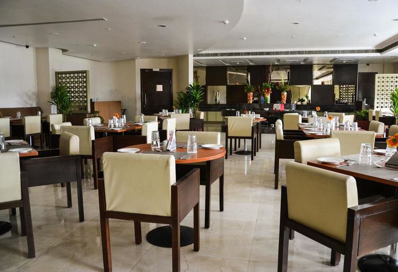 Hotel Oyo Premium Near Sahara Hospital 1