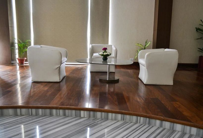 Hotel Oyo Premium Near Sahara Hospital 10