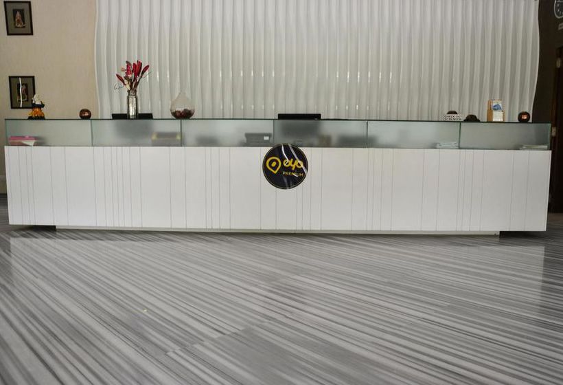 Hotel Oyo Premium Near Sahara Hospital 12