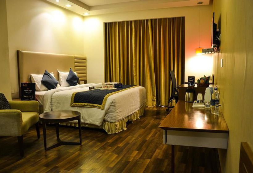 Hotel Oyo Premium Near Sahara Hospital 9