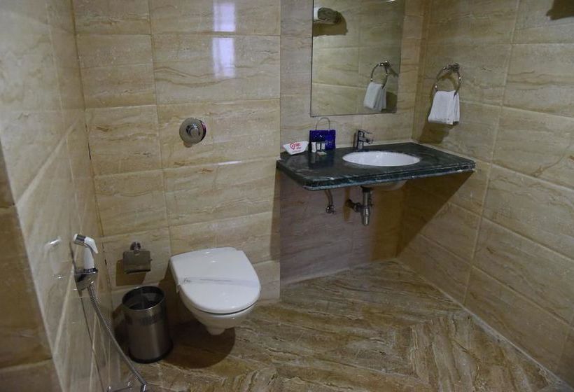 Hotel Oyo Premium Railway Station Patna 1