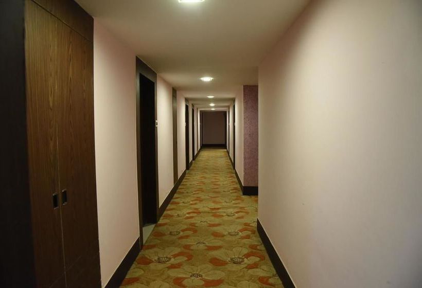 Hotel Oyo Premium Railway Station Patna 16