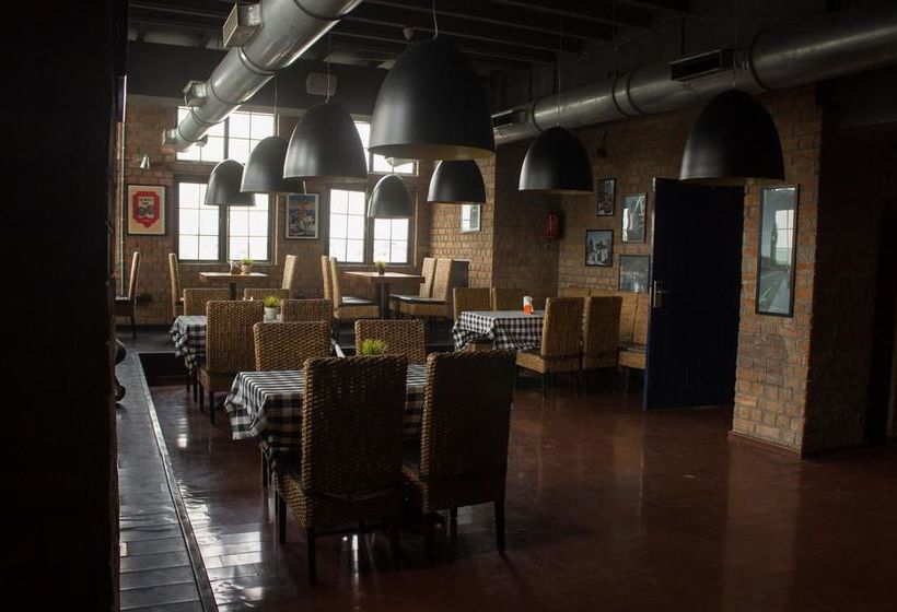 Hotel Oyo Premium Nagpur Airport Road 12