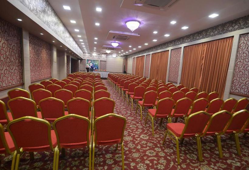 Hotel Oyo Premium Madurai Railway Junction 1