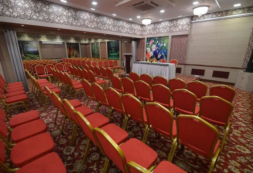 Hotel Oyo Premium Madurai Railway Junction 2