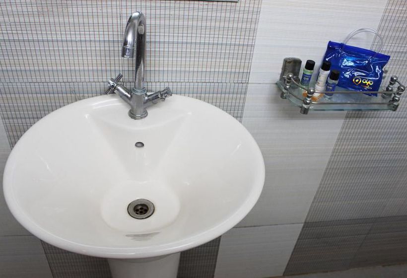 Hotel Oyo Premium Near Mussoorie Public School 8