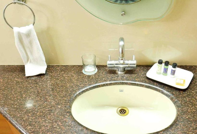 Hotel Oyo Premium Nath Mandir South Tukoganj 3