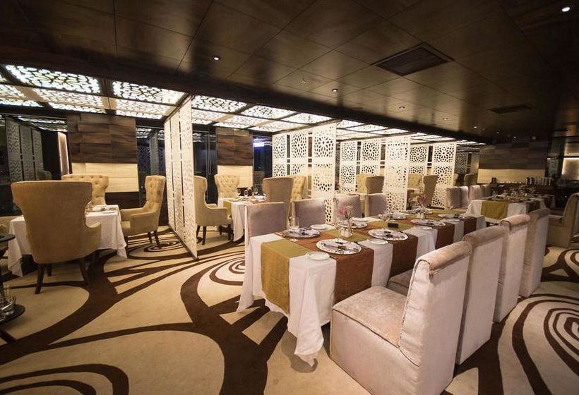 Hotel Oyo Premium New High Court 1