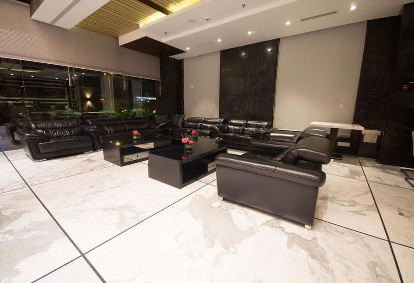 Hotel Oyo Premium New High Court 12