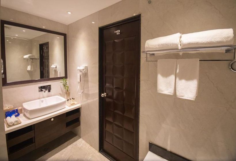 Hotel Oyo Premium New High Court 2