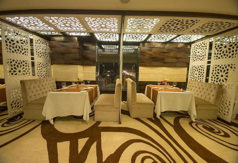 Hotel Oyo Premium New High Court 3