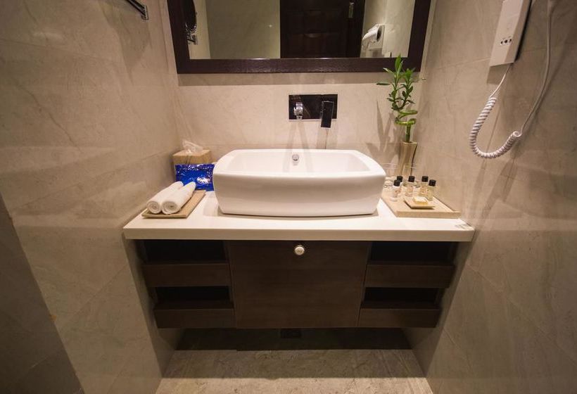 Hotel Oyo Premium New High Court 5