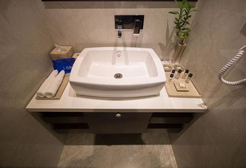 Hotel Oyo Premium New High Court 6