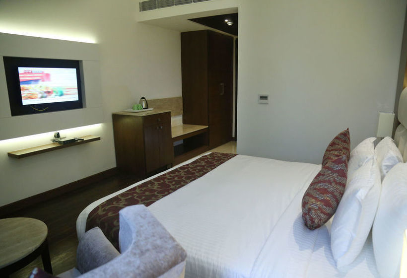 Hotel Oyo Premium Bsf Chowk Main Gt Road 1