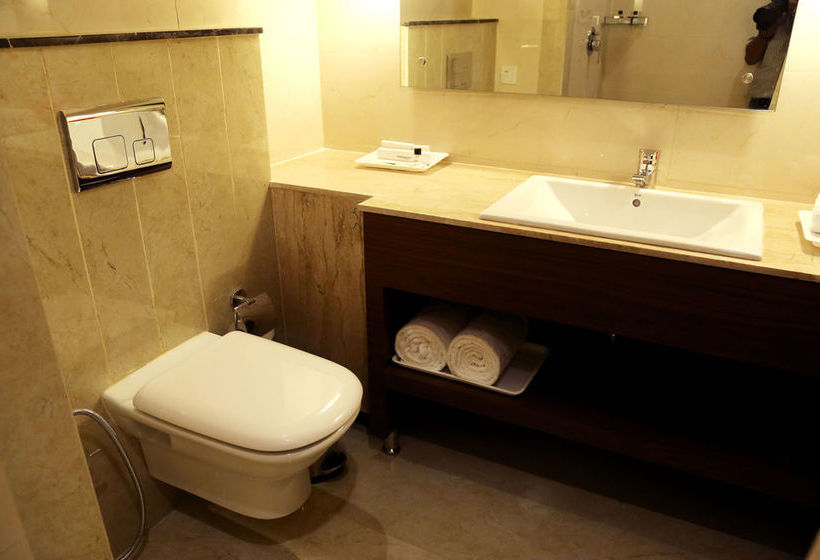 Hotel Oyo Premium Bsf Chowk Main Gt Road 2