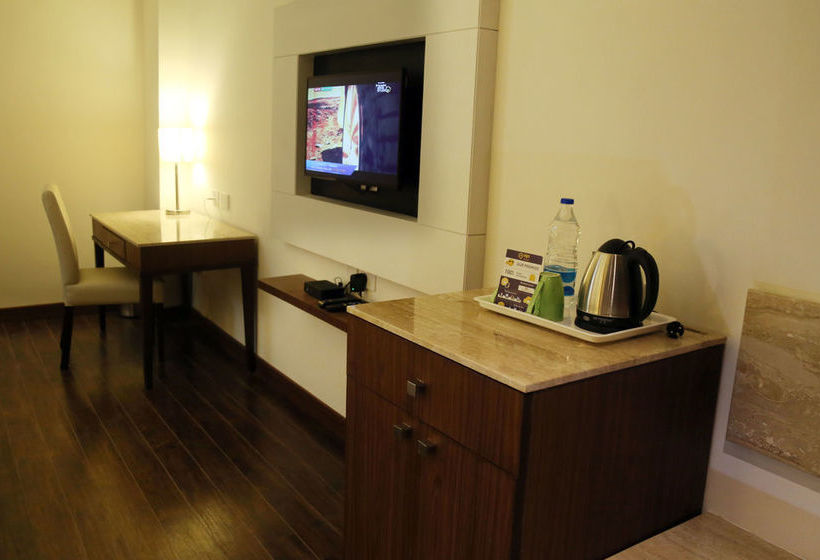 Hotel Oyo Premium Bsf Chowk Main Gt Road 5