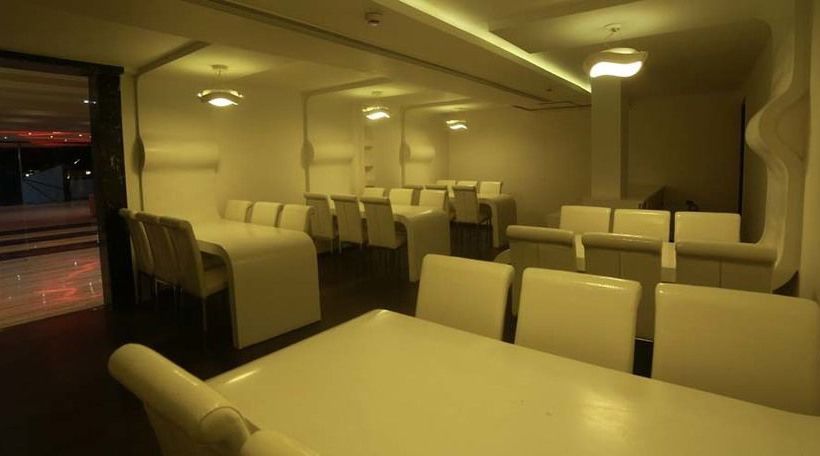 Hotel Maaris Grand 4