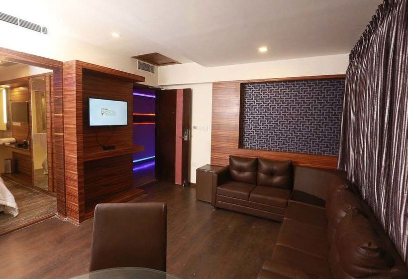 Hotel Maaris Grand 8