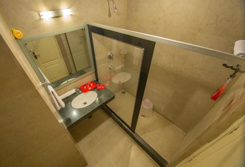 Hotel Oyo Rooms Naveen Market Kanpur 12