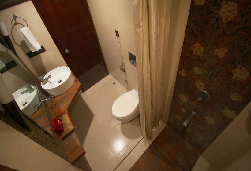 Hotel Oyo Rooms Income Tax Ashram Road 8