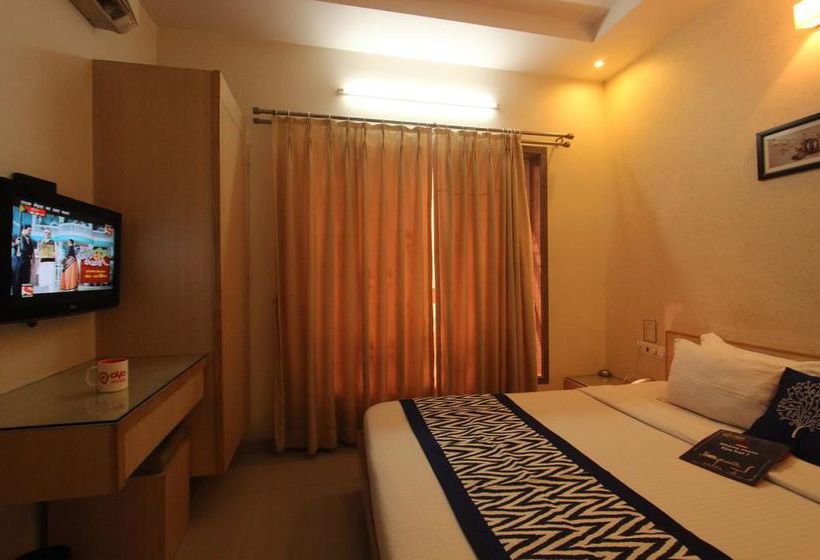 Hotel Oyo Premium Unapani Road 16
