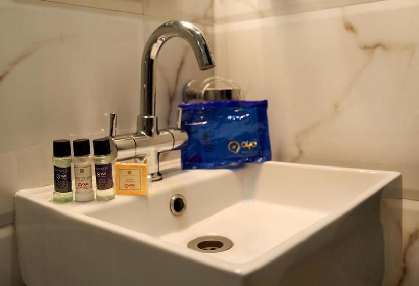 Hotel Oyo Premium Kamla Nehru Road Allahabad