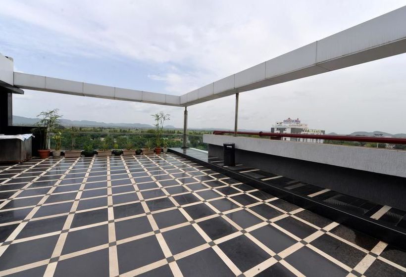 Hotel Oyo Premium Ramavarappadu Circle 14