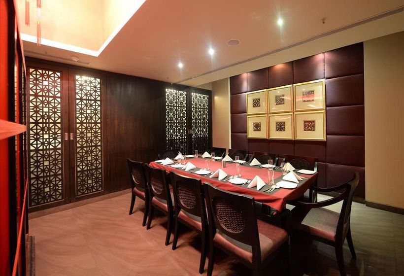 Hotel Oyo Premium Ramavarappadu Circle 8