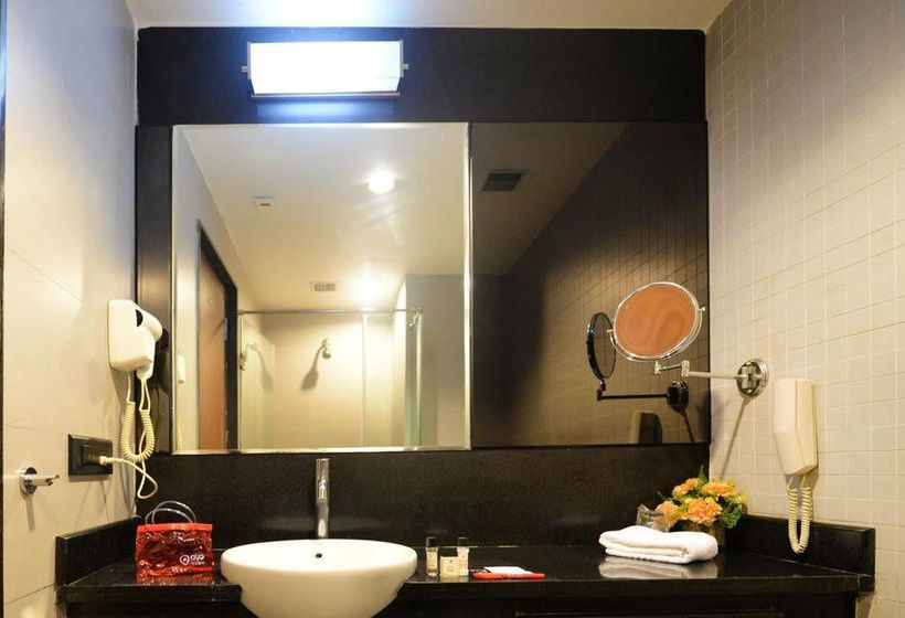 Hotel Oyo Premium Ramavarappadu Circle 9