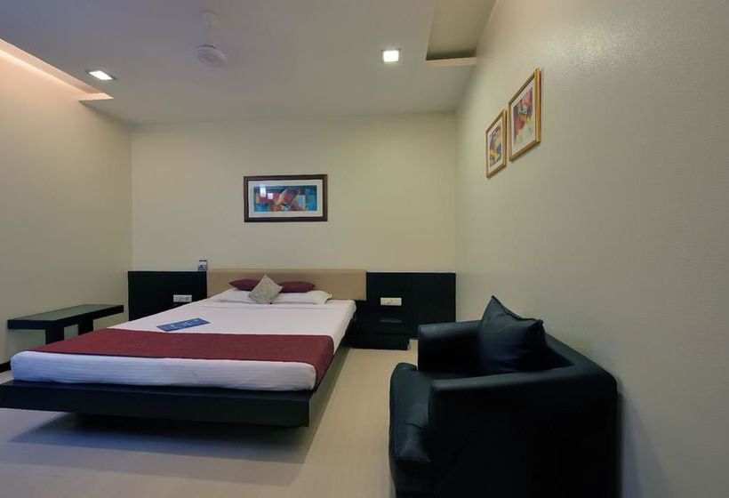 Hotel Oyo Premium Dumas Road 12