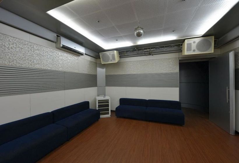 Hotel Oyo Premium Dumas Road 3